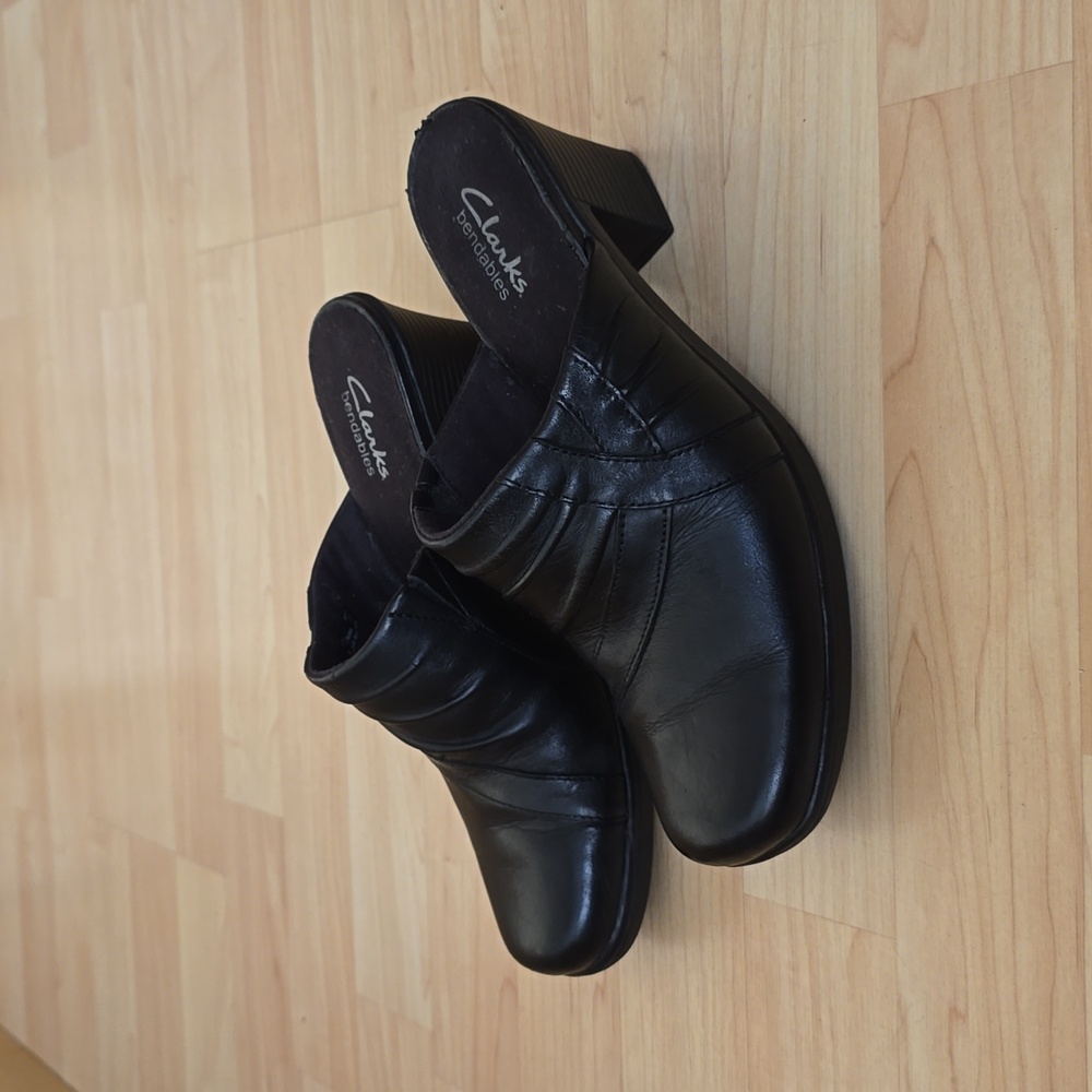 Clarks Women Bendables Black Leather Mules Block Heels Size 7.5M